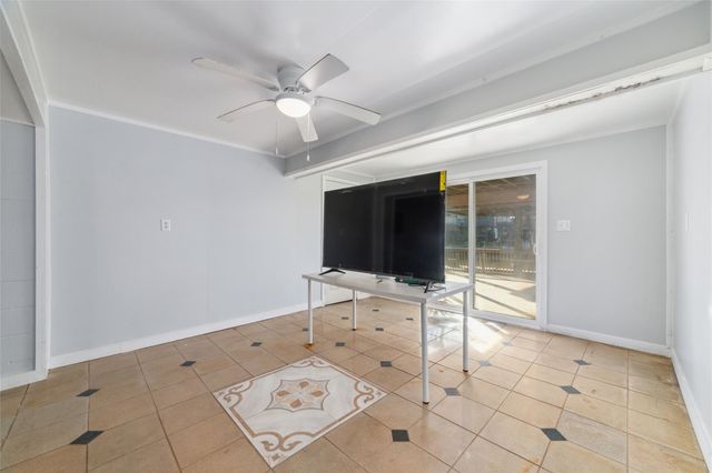 196 Barracuda Street, Bayou Vista, TX 77563
