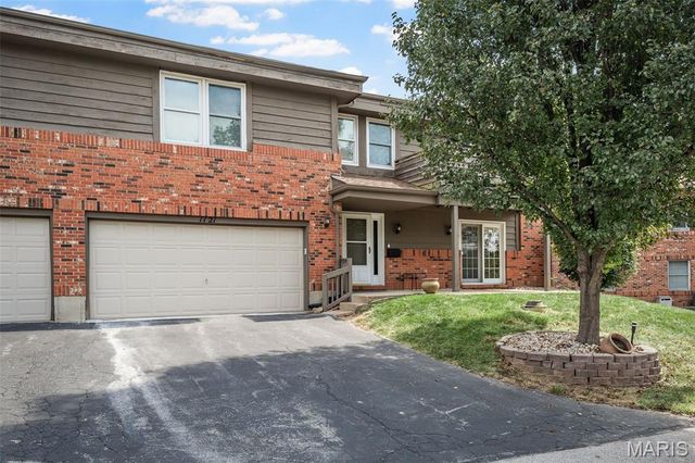 1121 Claytonbrook Court, Ballwin, MO 63011