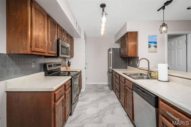 1121 Claytonbrook Court, Ballwin, MO 63011