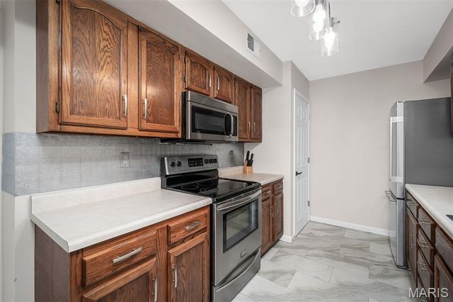 1121 Claytonbrook Court, Ballwin, MO 63011