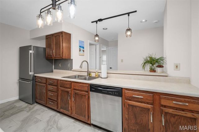 1121 Claytonbrook Court, Ballwin, MO 63011