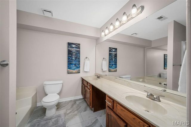 1121 Claytonbrook Court, Ballwin, MO 63011