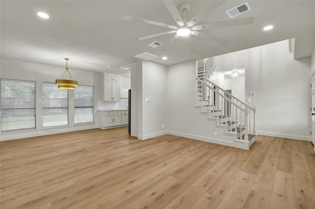 55 Sweetleaf Ct, Lake Jackson, TX 77566
