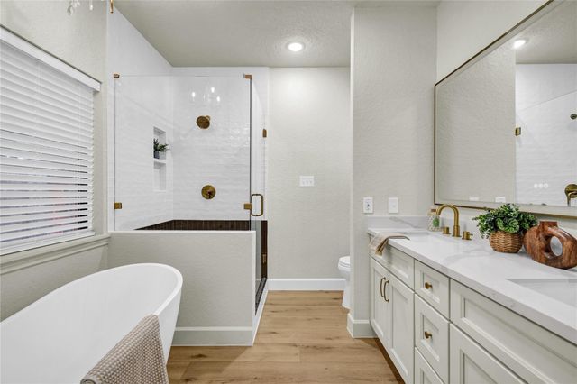55 Sweetleaf Ct, Lake Jackson, TX 77566