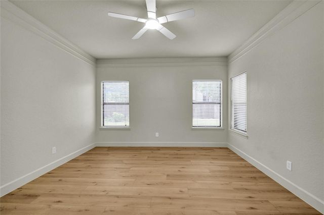 55 Sweetleaf Ct, Lake Jackson, TX 77566
