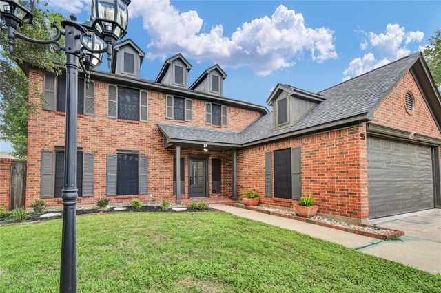 55 Sweetleaf Ct, Lake Jackson, TX 77566