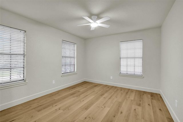 55 Sweetleaf Ct, Lake Jackson, TX 77566