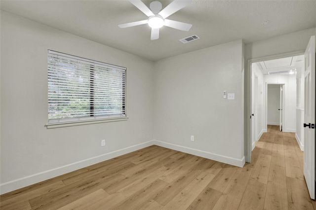 55 Sweetleaf Ct, Lake Jackson, TX 77566
