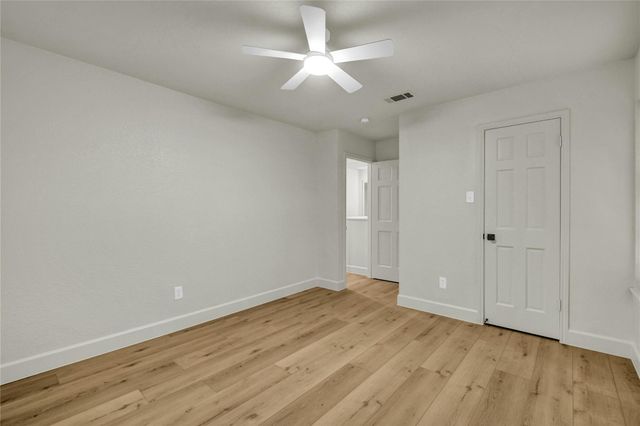 55 Sweetleaf Ct, Lake Jackson, TX 77566
