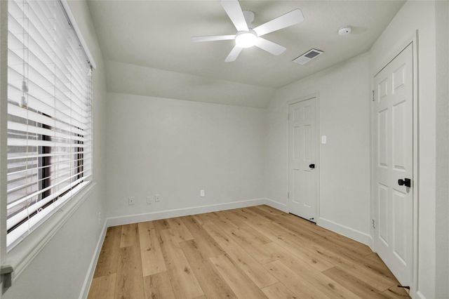 55 Sweetleaf Ct, Lake Jackson, TX 77566
