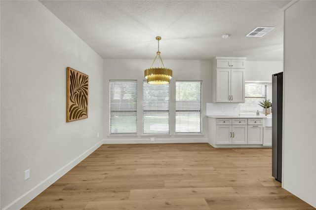 55 Sweetleaf Ct, Lake Jackson, TX 77566