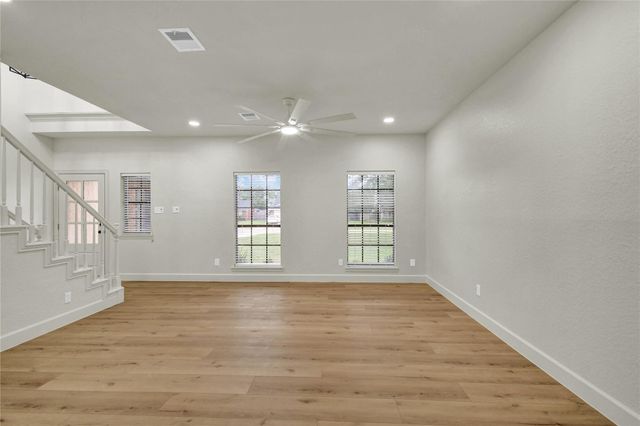 55 Sweetleaf Ct, Lake Jackson, TX 77566