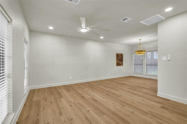 55 Sweetleaf Ct, Lake Jackson, TX 77566