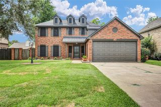 55 Sweetleaf Ct, Lake Jackson, TX 77566