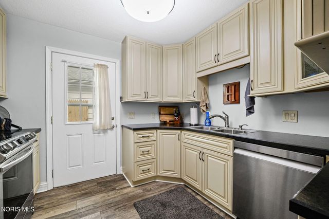 19 Olde Orchard Drive, Perrysburg, OH 43551