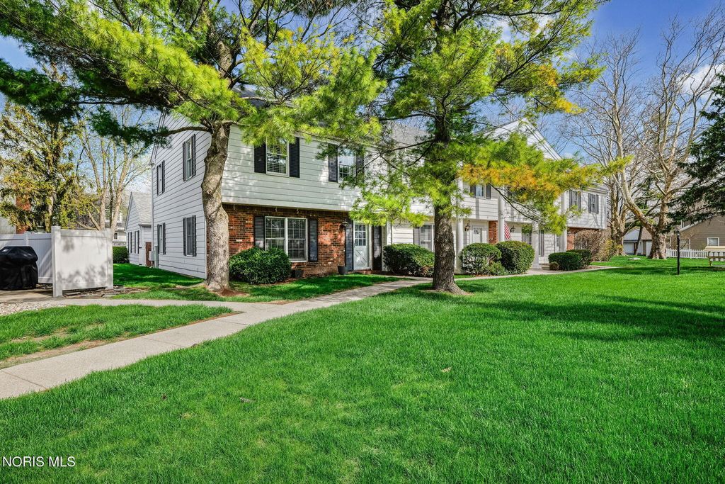 19 Olde Orchard Drive, Perrysburg, OH 43551