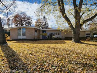 6660 Woodbank Drive, Bloomfield Village, MI 48301