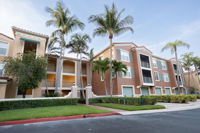 11790 SAINT ANDREWS Place 303, Wellington, FL 33414