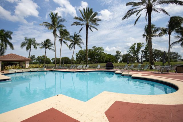 11790 SAINT ANDREWS Place 303, Wellington, FL 33414