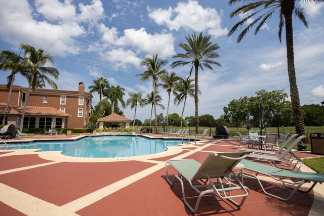 11790 SAINT ANDREWS Place 303, Wellington, FL 33414