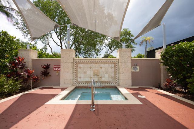 11790 SAINT ANDREWS Place 303, Wellington, FL 33414