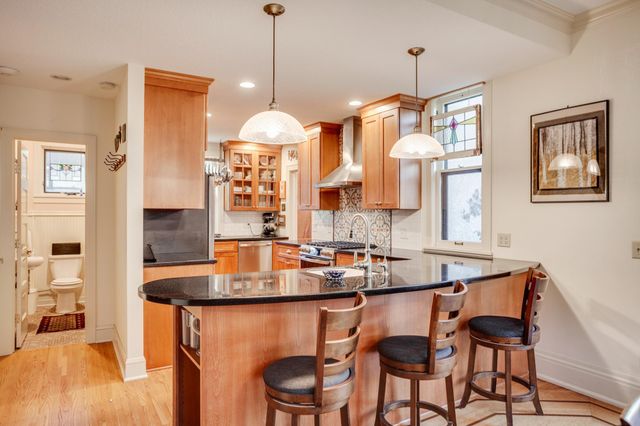 1933 E River Terrace, Minneapolis, MN 55414