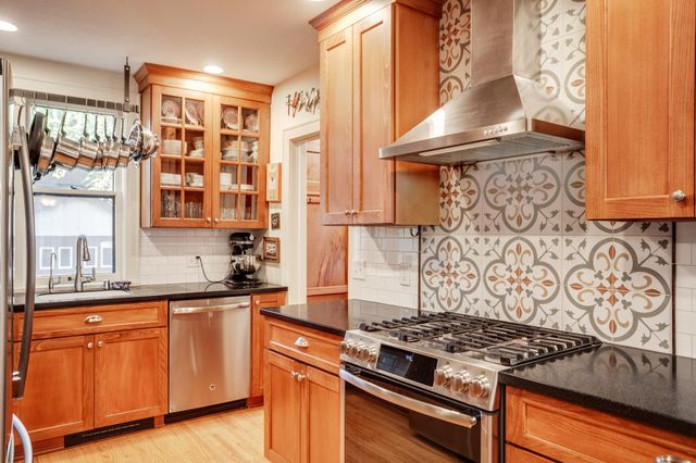 1933 E River Terrace, Minneapolis, MN 55414