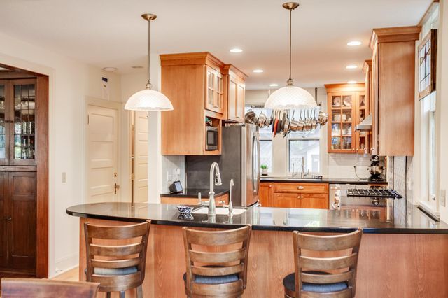 1933 E River Terrace, Minneapolis, MN 55414