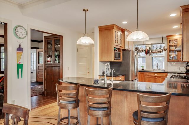 1933 E River Terrace, Minneapolis, MN 55414