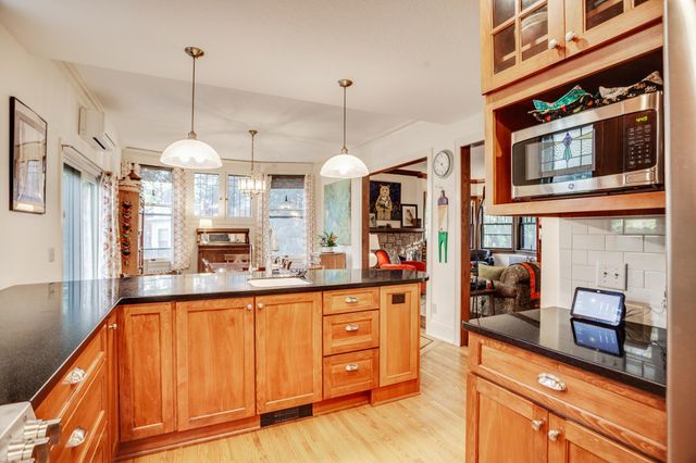 1933 E River Terrace, Minneapolis, MN 55414