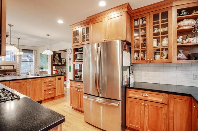 1933 E River Terrace, Minneapolis, MN 55414