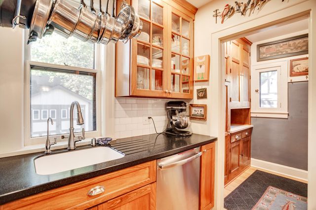 1933 E River Terrace, Minneapolis, MN 55414