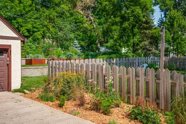 1933 E River Terrace, Minneapolis, MN 55414