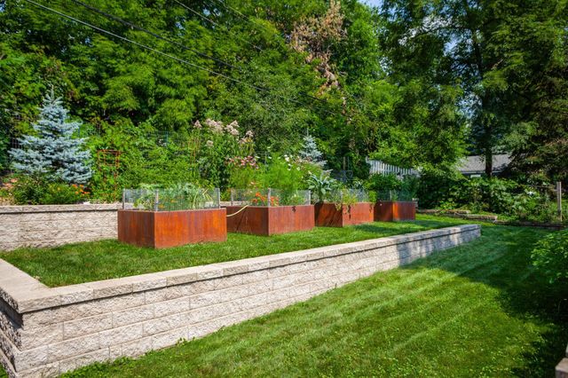 1933 E River Terrace, Minneapolis, MN 55414