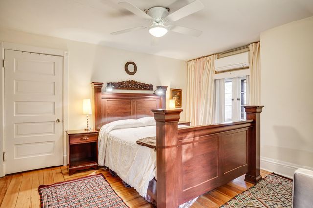 1933 E River Terrace, Minneapolis, MN 55414