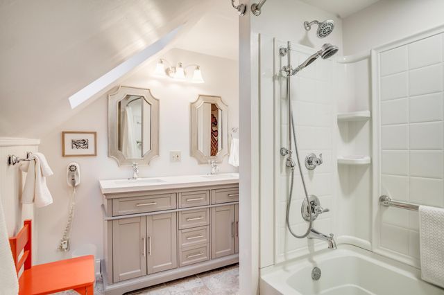 1933 E River Terrace, Minneapolis, MN 55414