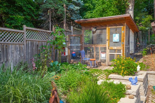 1933 E River Terrace, Minneapolis, MN 55414