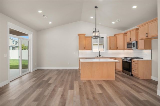 18191 N Morton Ct, Colbert, WA 99005