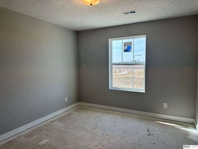 6221 N 210 Street, Elkhorn, NE 68022