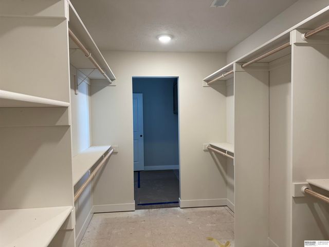 6221 N 210 Street, Elkhorn, NE 68022