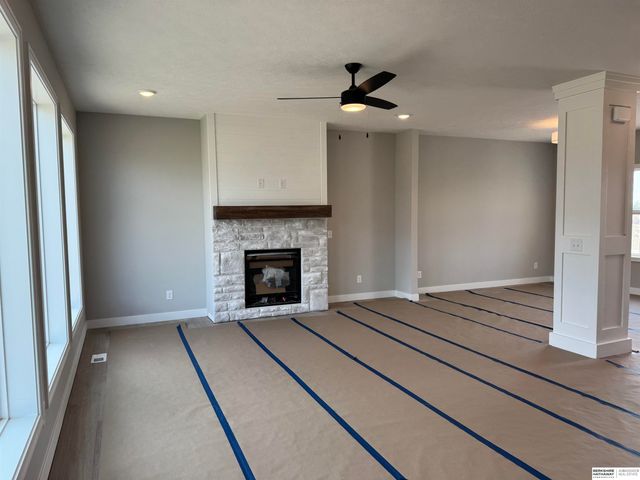 6221 N 210 Street, Elkhorn, NE 68022