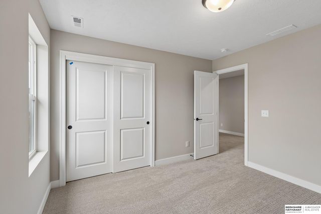 6221 N 210 Street, Elkhorn, NE 68022