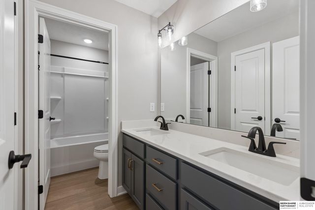 6221 N 210 Street, Elkhorn, NE 68022