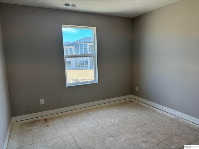 6221 N 210 Street, Elkhorn, NE 68022