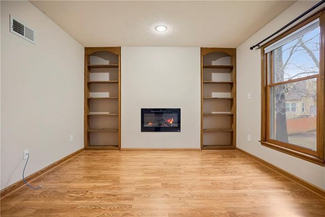 8004 Constance Street, Lenexa, KS 66215