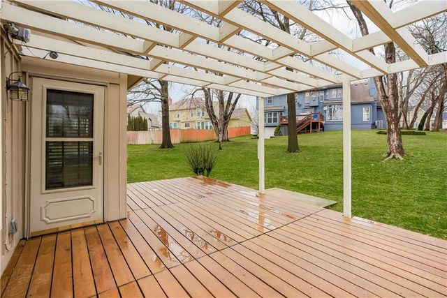 8004 Constance Street, Lenexa, KS 66215