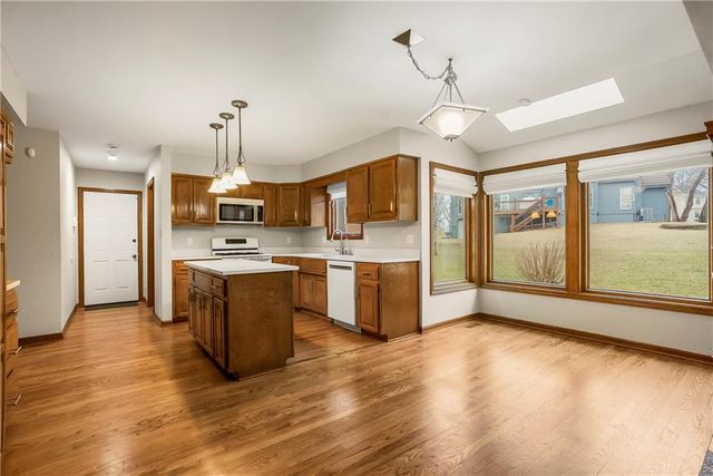 8004 Constance Street, Lenexa, KS 66215