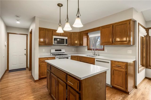 8004 Constance Street, Lenexa, KS 66215