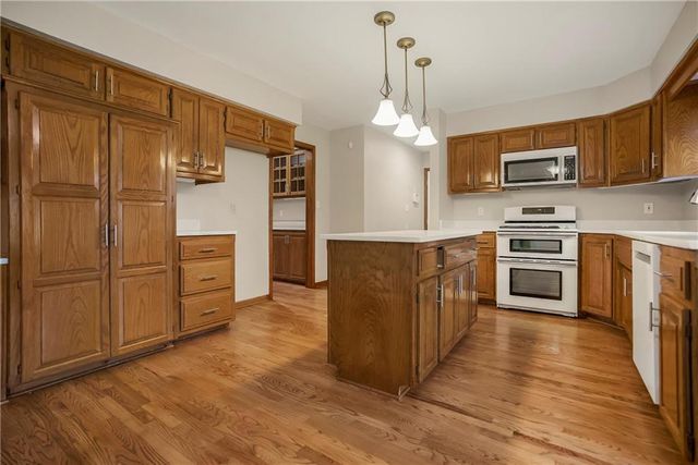 8004 Constance Street, Lenexa, KS 66215