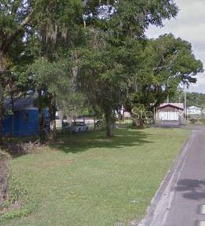 Image 3 of property listing at 552 NE GURLEY AVENUE, Lake City, FL 32055